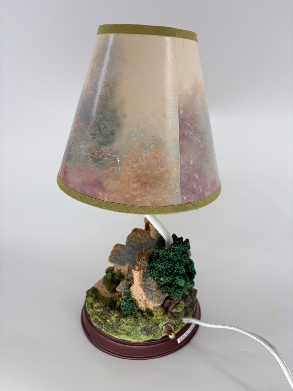 Thomas Kinkade Everett’s Cottage Accent Table Lamp - with Shade - Picture 5 of 13